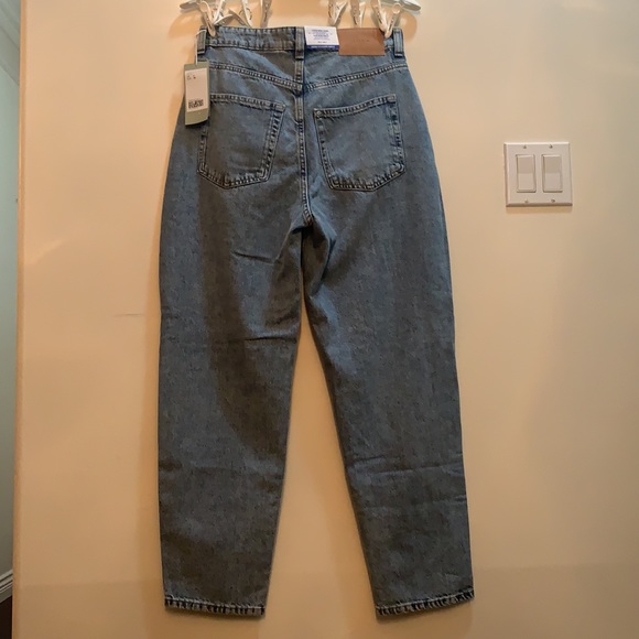 H&M Loose Mom Jeans - Picture 2 of 4